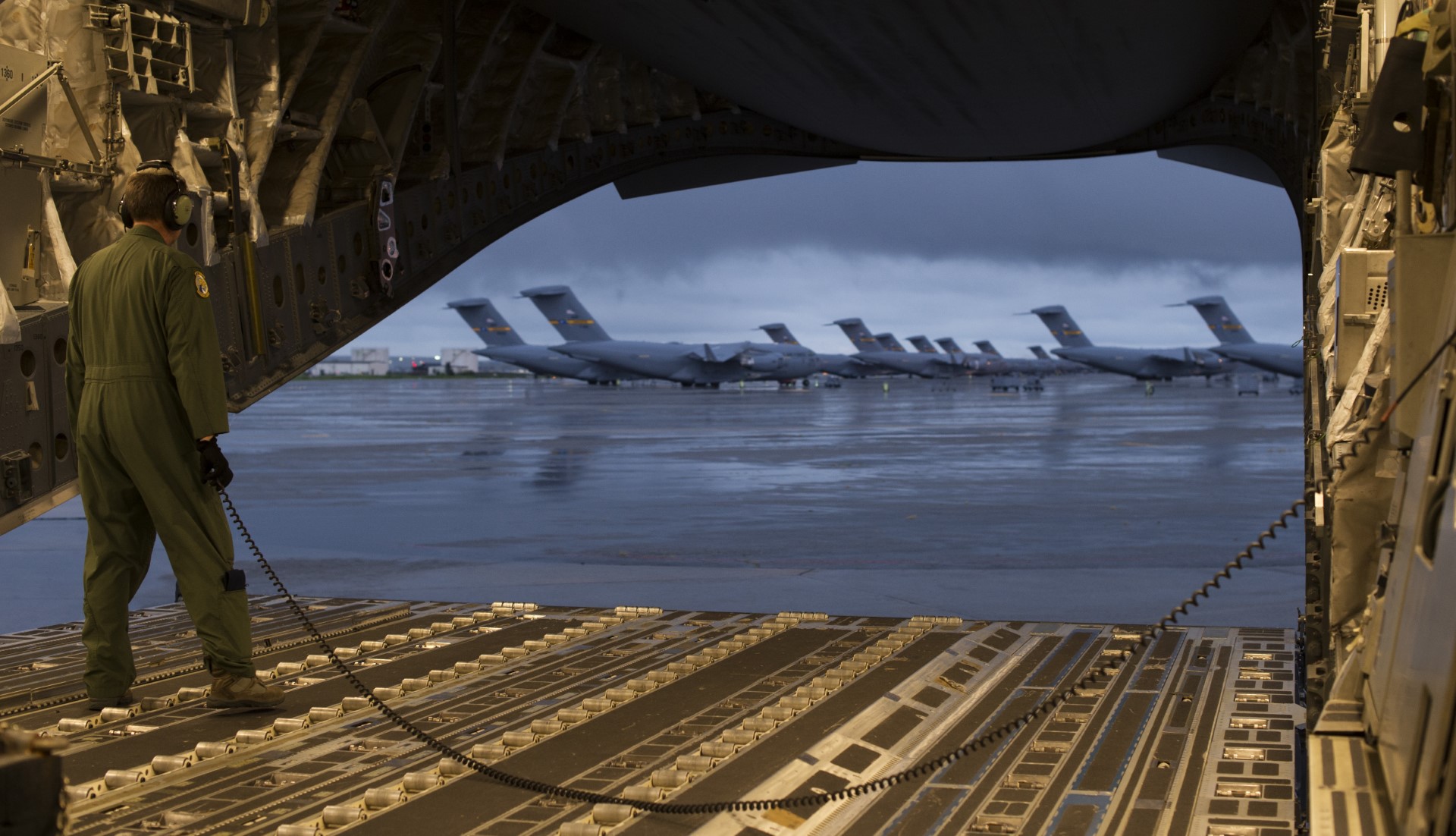 thumbnail_C-17 LM and Aircraft 140908-F-IJ878-090
